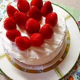 誕生日に♡ホワイトチョコ生クリームイチゴケーキ